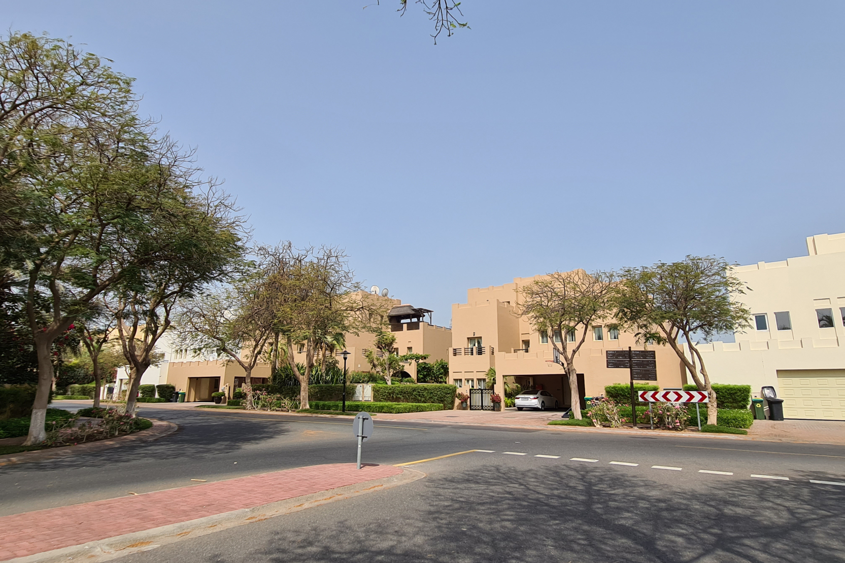 Villas for sale in Hattan 2