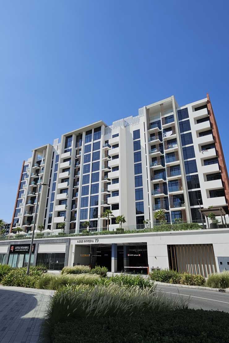 Azizi Riviera 19