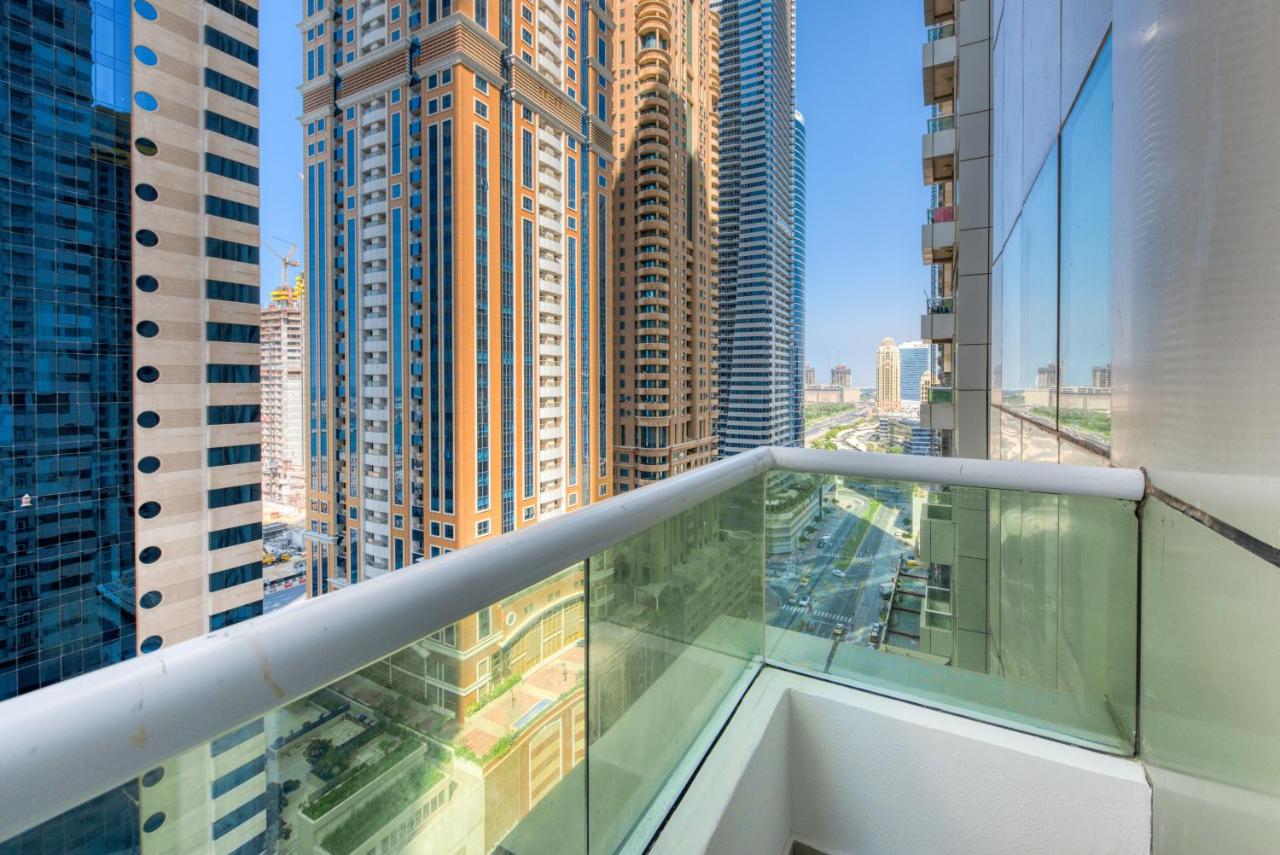 Balcony in Marina Pinnacle