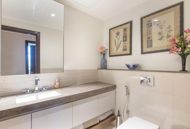 Bathroom in Acacia Apartments