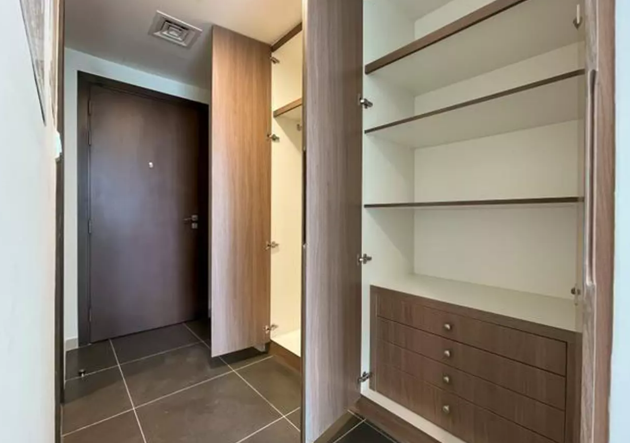 Built-in wardrobes in Living Garden 2