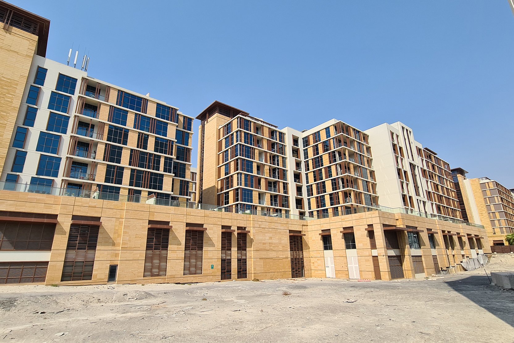 Dubai Wharf Tower 1 Spacious Apartments for sale