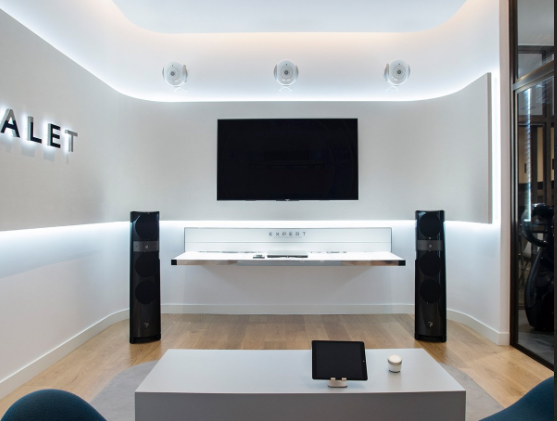 Emgate Building is located in Al Wasl Dubai.