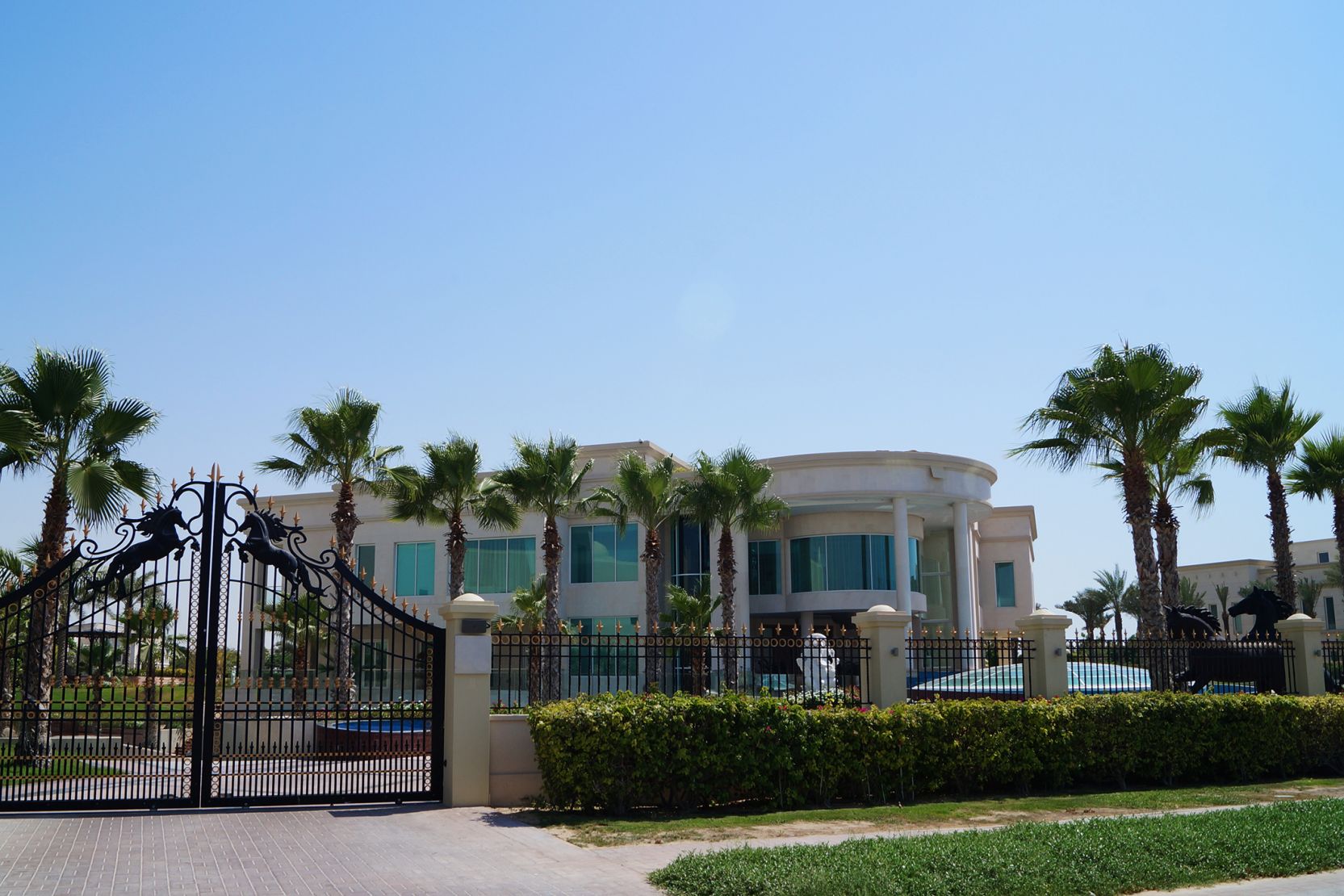 Huge Villas for rent in Emirates Hills