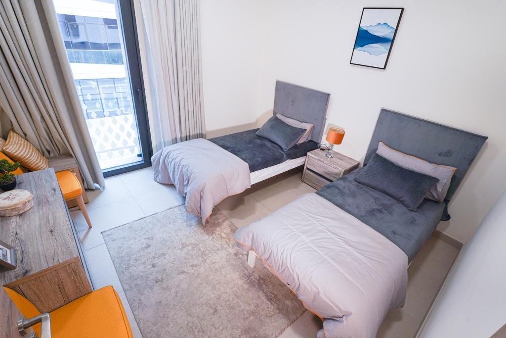 Janayen Avenue 7