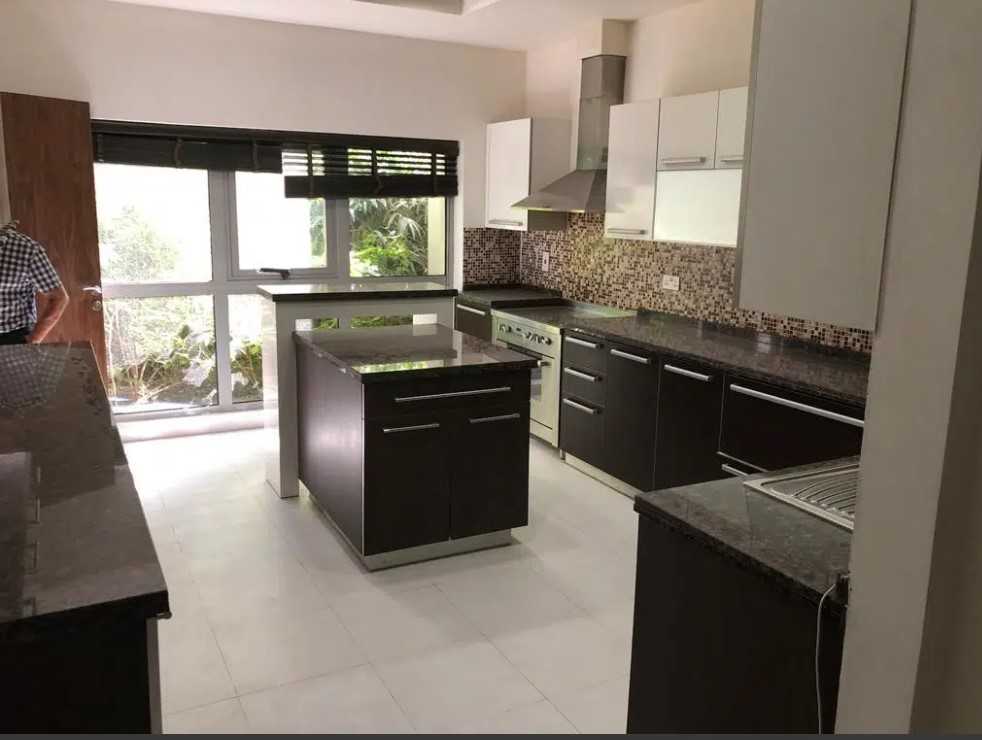 Kitchen in Executive Tower Villas