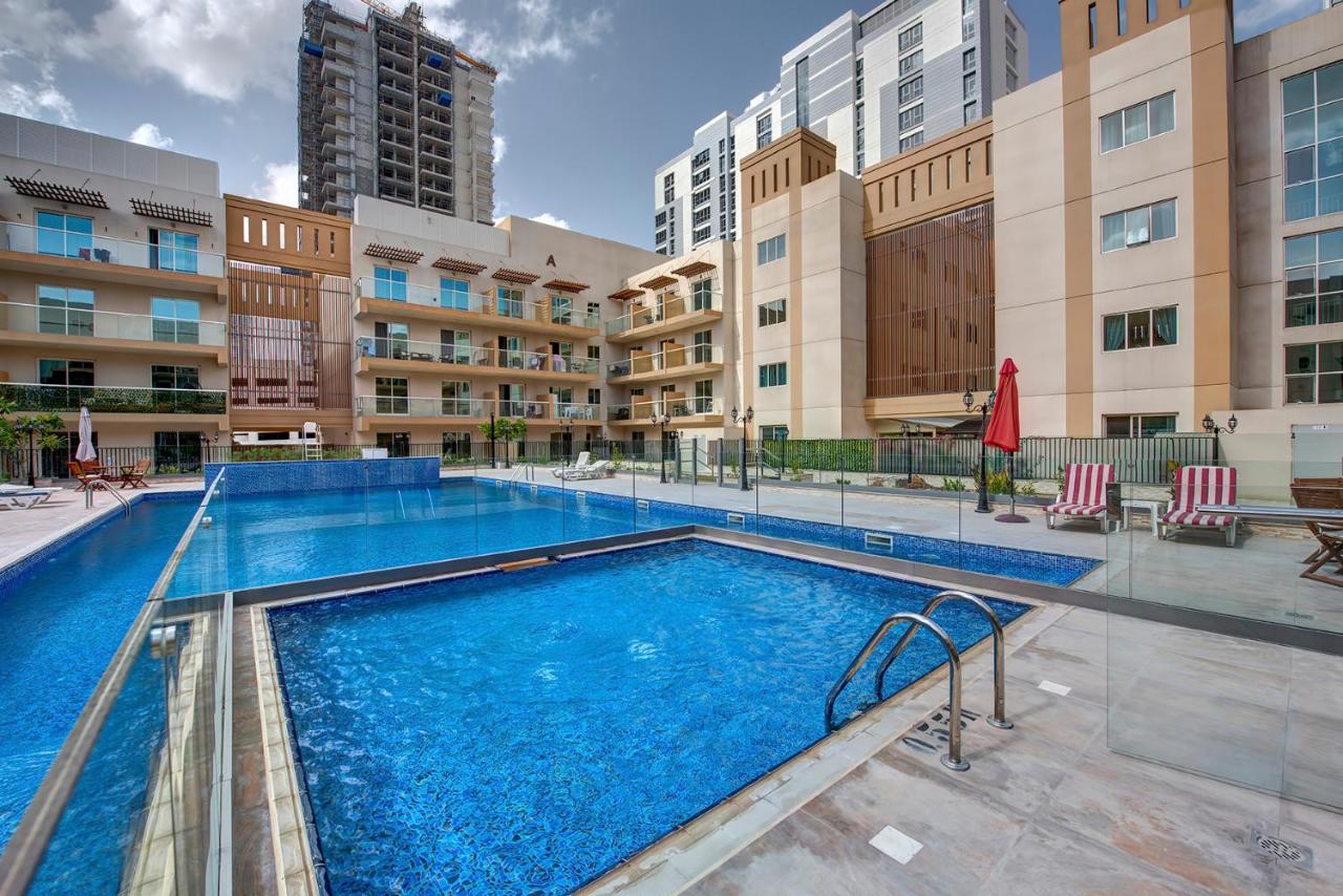 Pool of Roxana Residence