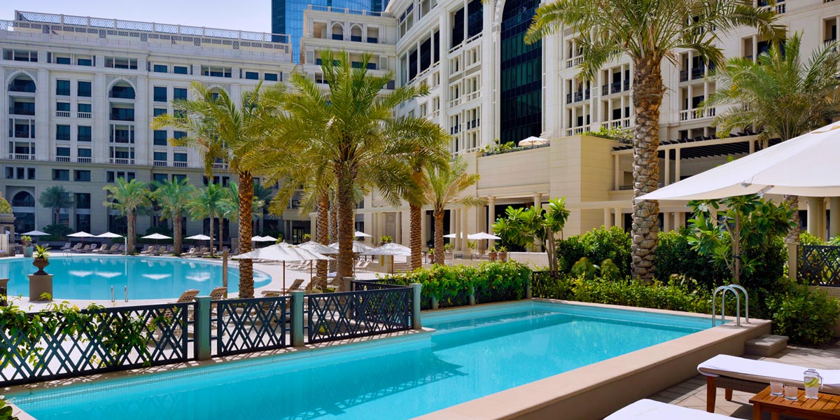 Pool view Apartments in Palazzo Versace for sale