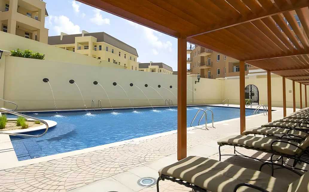 Pool view apartments for rent in Norton Court 2