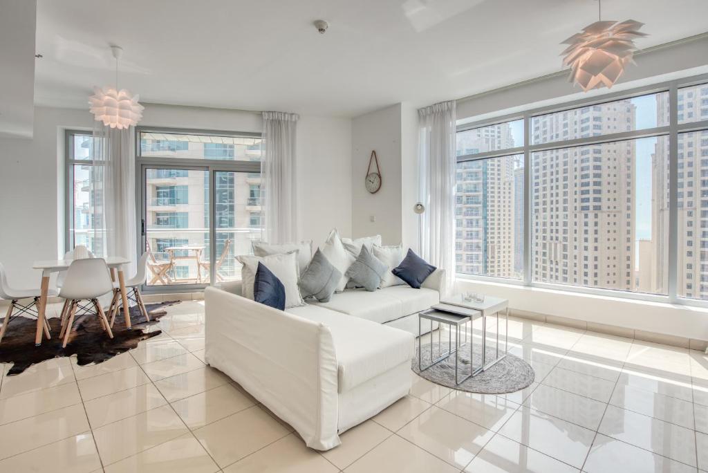 Sanibel Tower living area