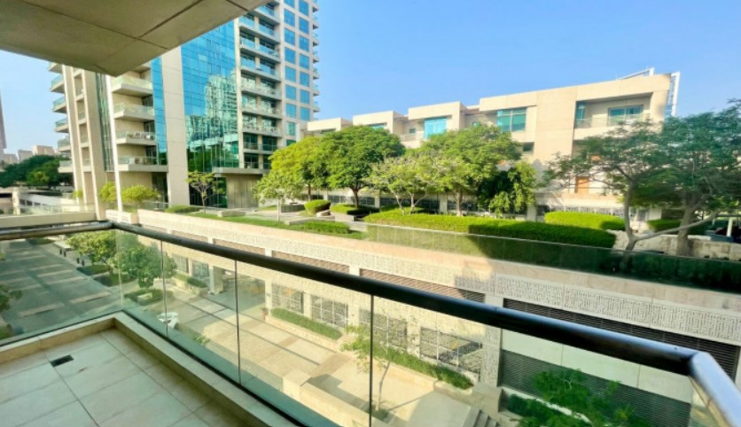 Spacious Balcony in The Views 1A