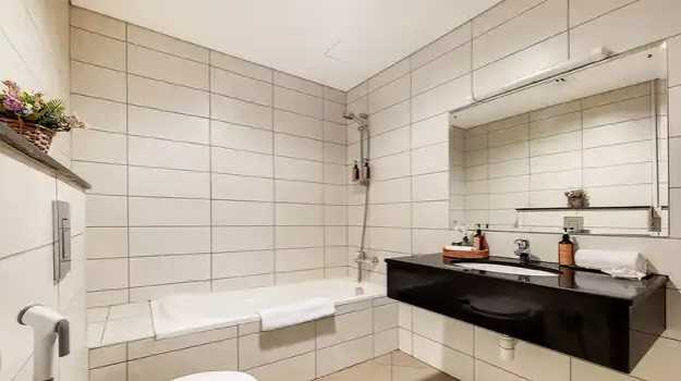 Spacious bathroom