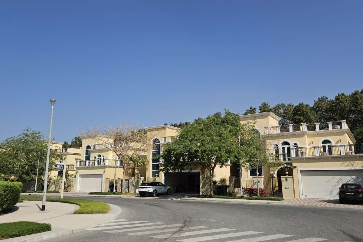 jumeirah-park-district-9_IkWHI_xl