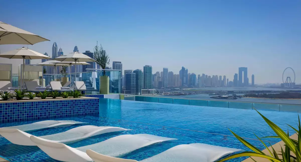 nh_collection_dubai_the_palm_dining_3_rooftop_infinity_pool_copy_54
