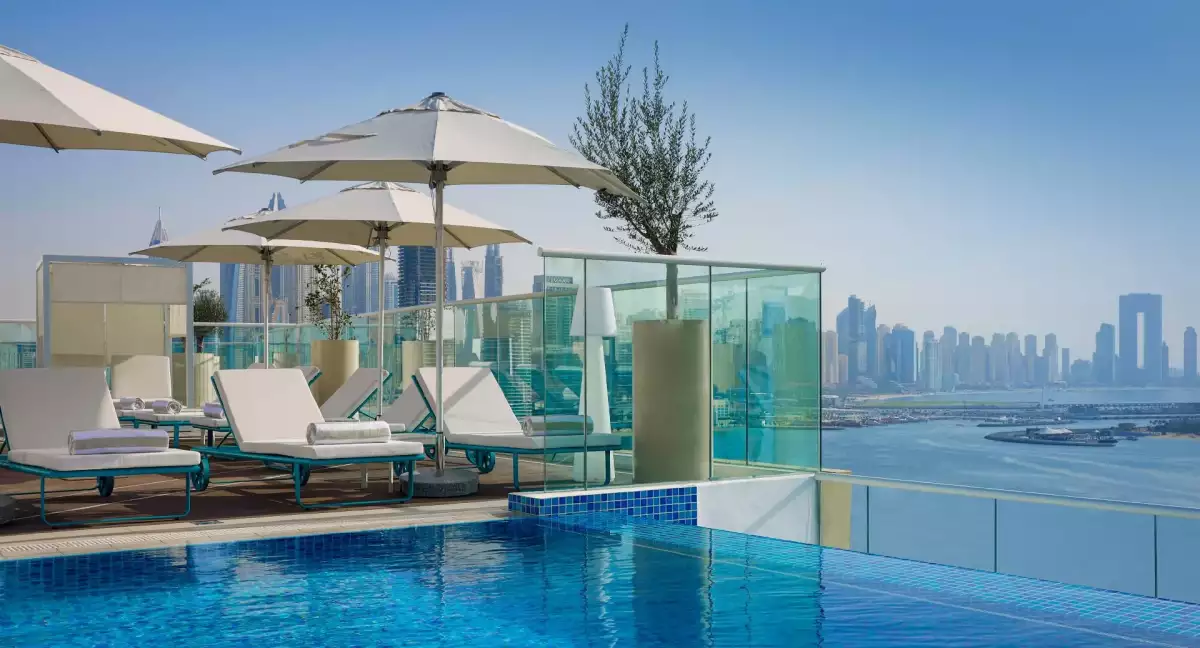 nh_collection_dubai_the_palm_dining_4_rooftop_infinity_pool_copy_84